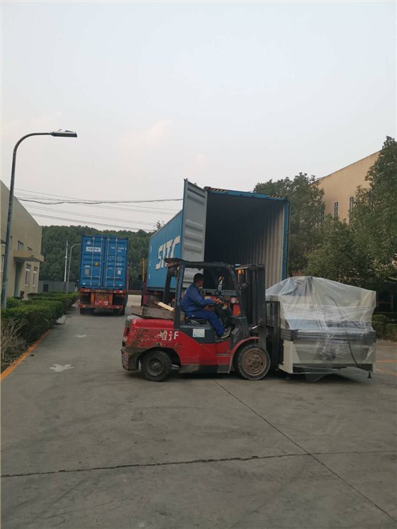 出口滾涂設備裝運