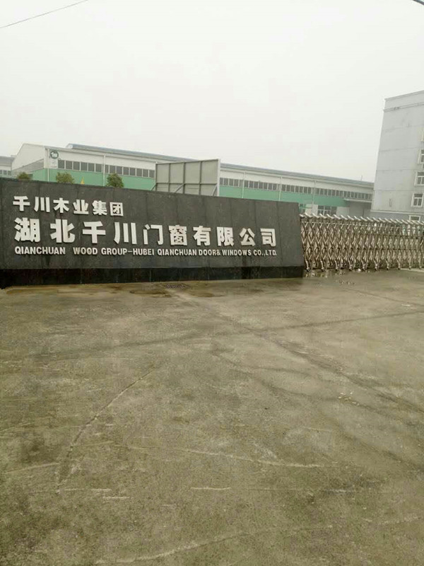因為有先進的噴涂設備，我們才能發(fā)展的更快